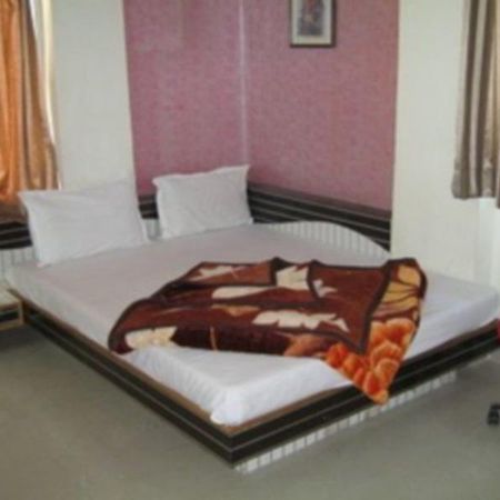 Angan Residency Hotell Ahmedabad Exteriör bild